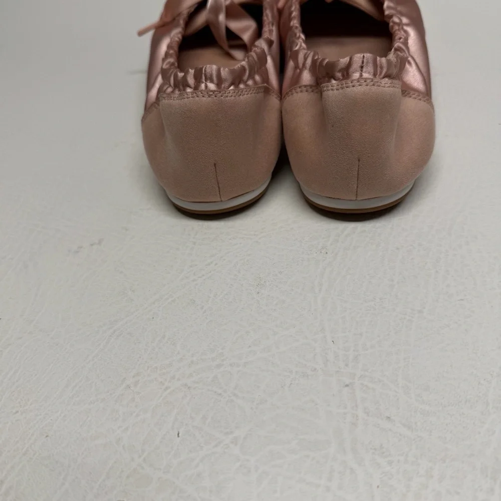Ivivva round toe sneakerina yanka Light Pink  Flats size 9.5